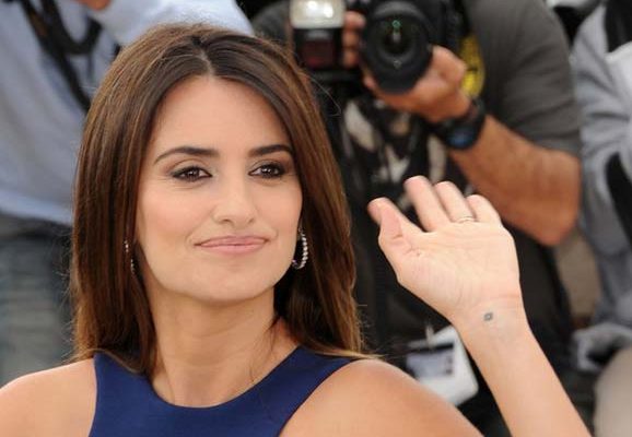 tatouage-main-penelope-cruz