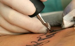 tatouage en cours