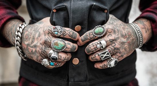 Tatouage main