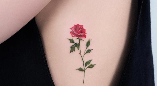 tatouage-rose-dos-femme