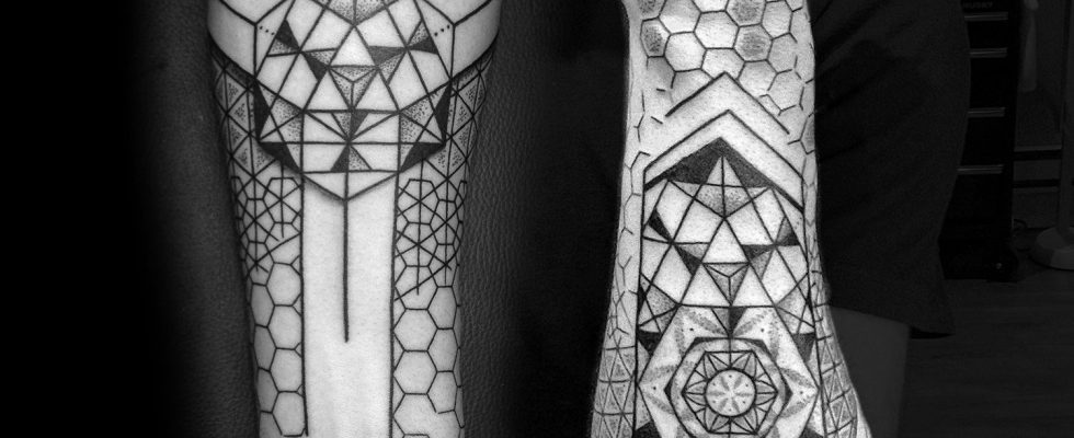 Dotwork tatouage bras