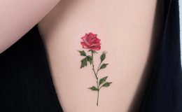 tatouage-rose-dos-femme