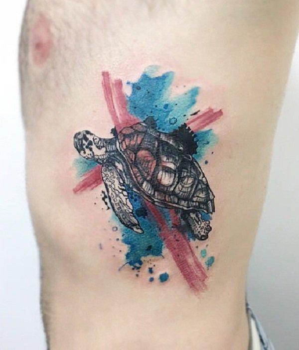 Tatouage de tortue coloré sur homme