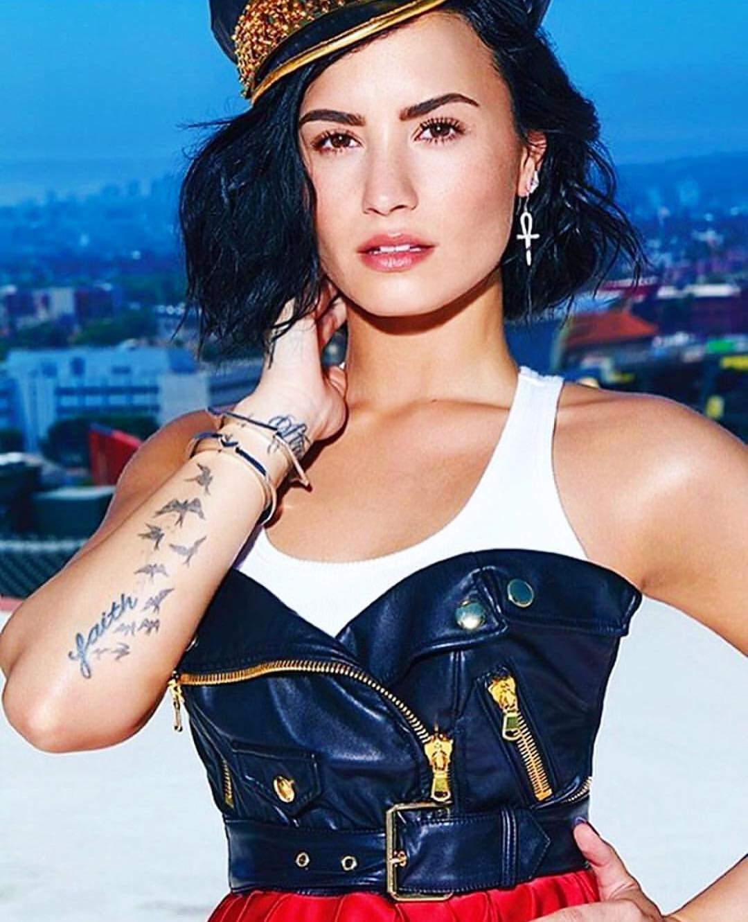 Demi Lovato tattoo bras