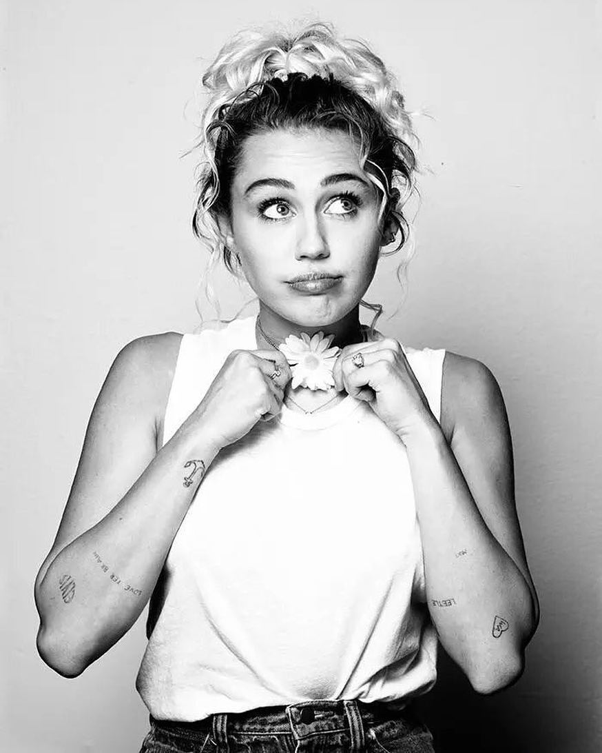 Miley Cyrus tattoo bras