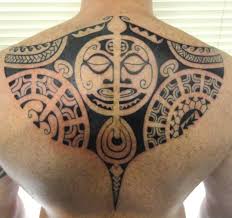 Tatouage raie manta maori